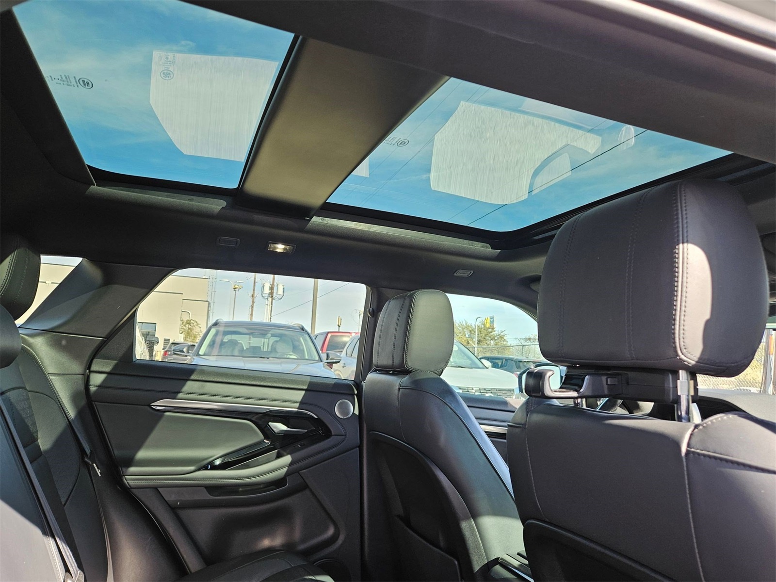 2020 Land Rover Range Rover Evoque R-Dynamic HSE Image 16 of 37