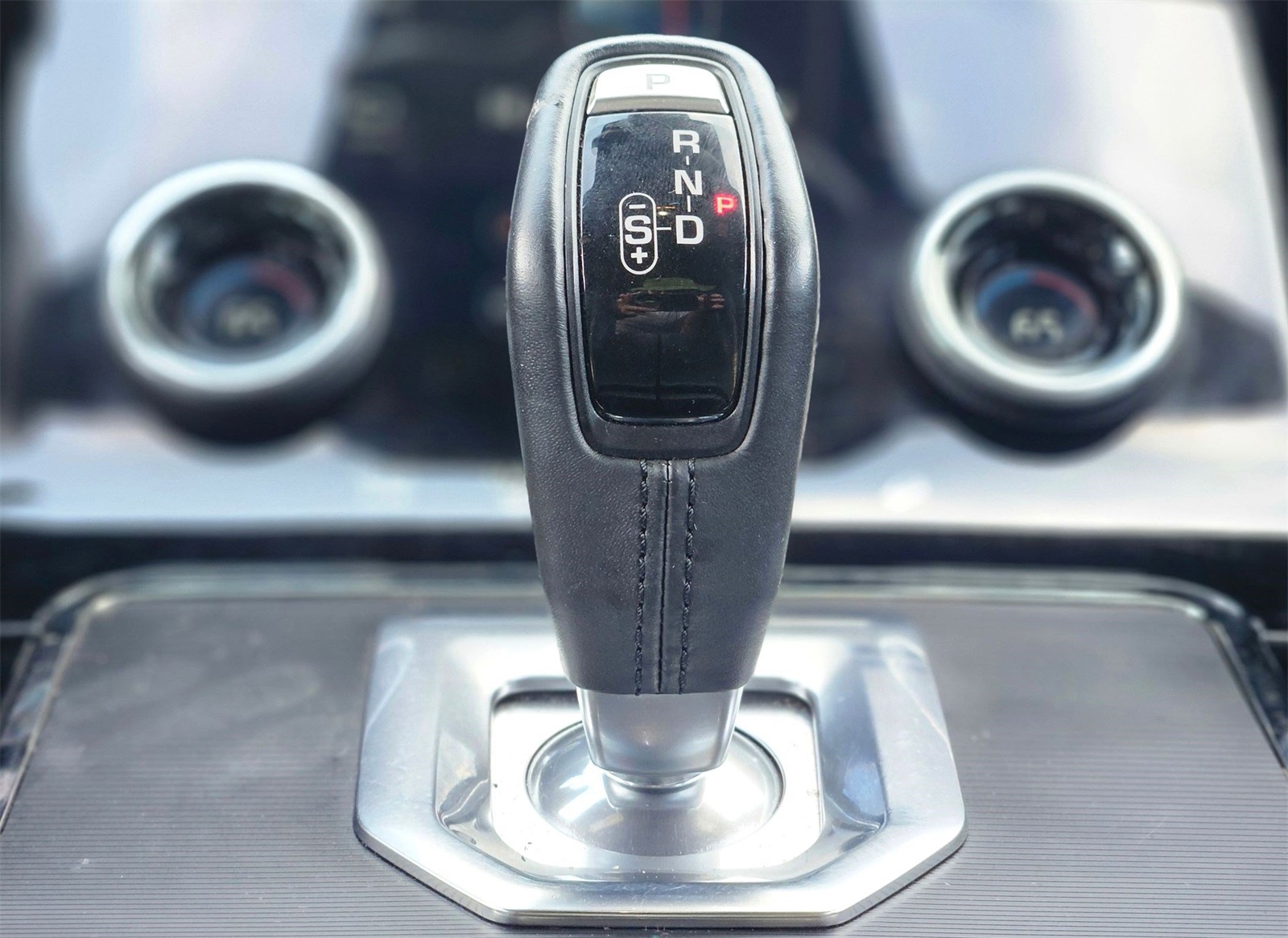 2020 Land Rover Range Rover Evoque R-Dynamic HSE Image 32 of 37