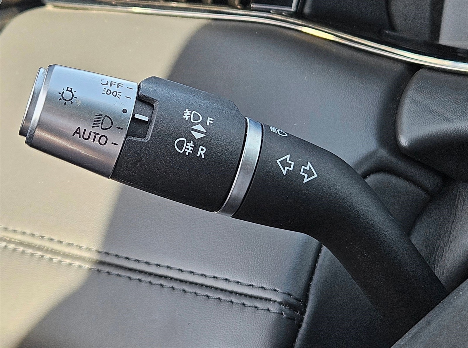 2020 Land Rover Range Rover Evoque R-Dynamic HSE Image 24 of 37