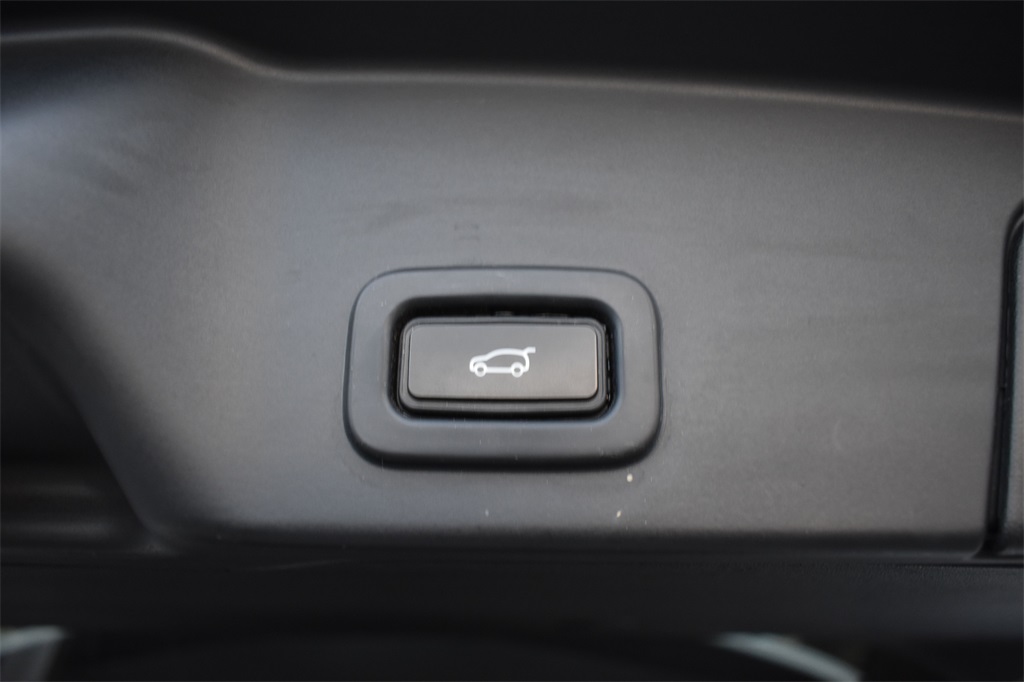 2020 Land Rover Range Rover Evoque SE Image 28 of 31