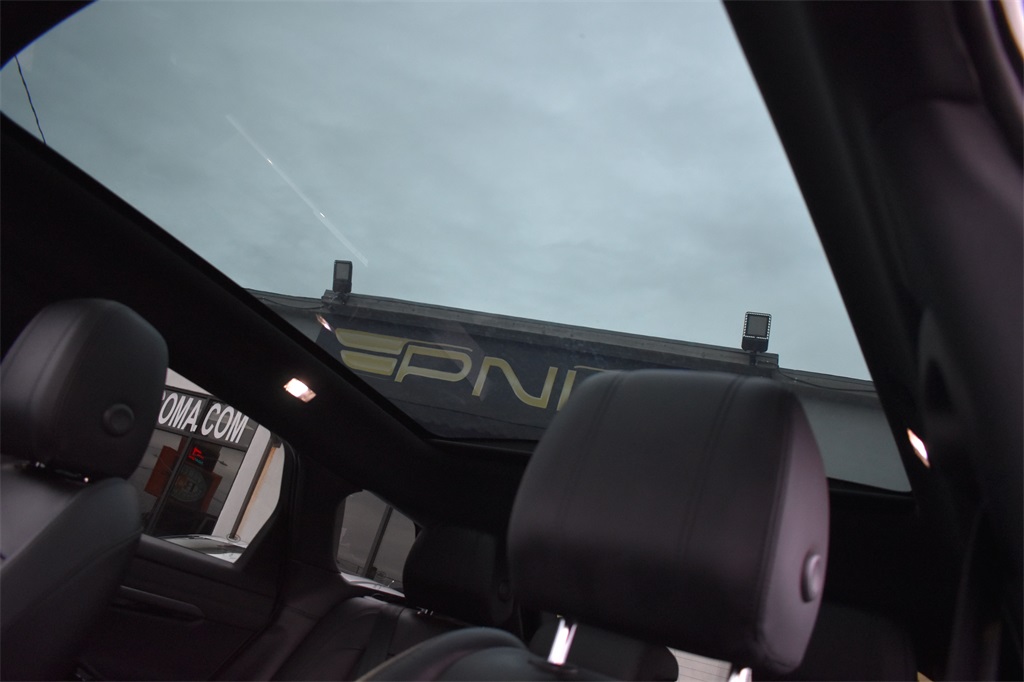 2020 Land Rover Range Rover Evoque SE Image 24 of 31