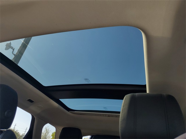 2020 Land Rover Range Rover Evoque SE Image 15 of 30