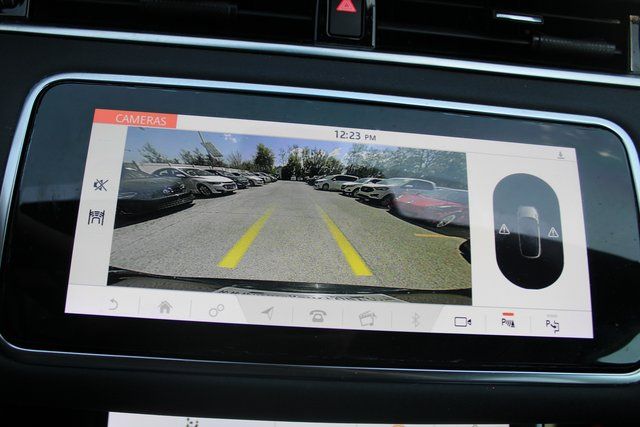 Vehicle image 11 of 23