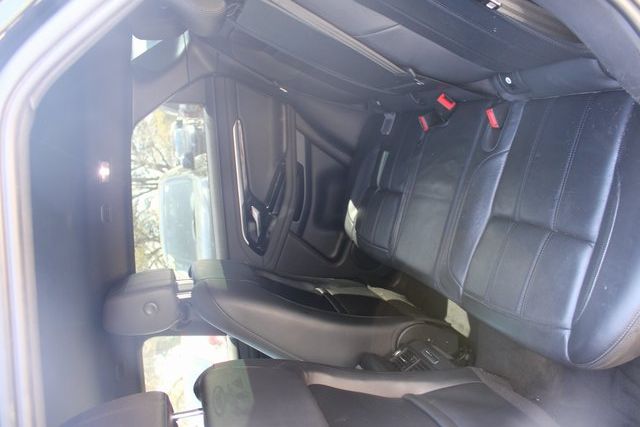 Vehicle image 21 of 23