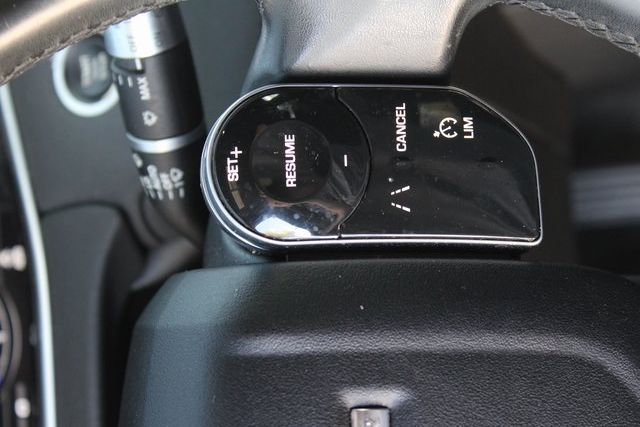 Vehicle image 19 of 23