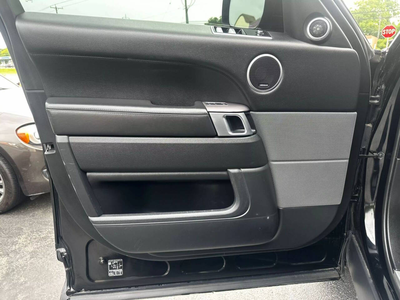 Vehicle image 17 of 18