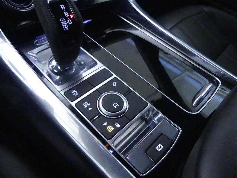 Vehicle image 20 of 32