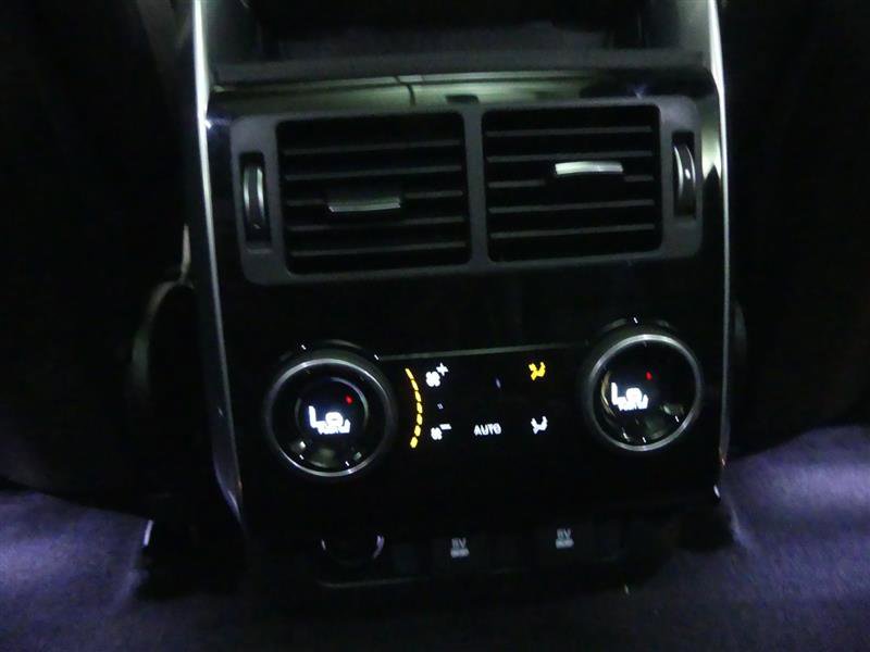 Vehicle image 21 of 32