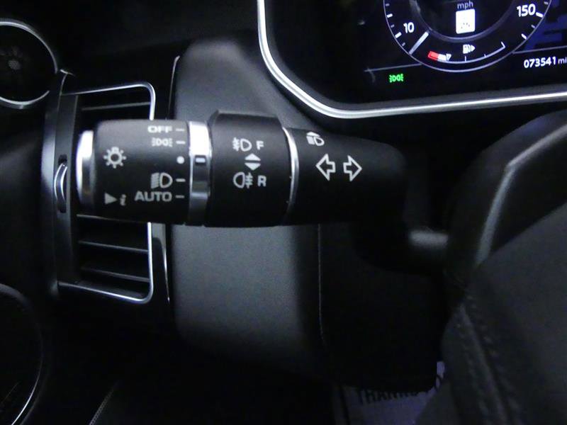 Vehicle image 27 of 32