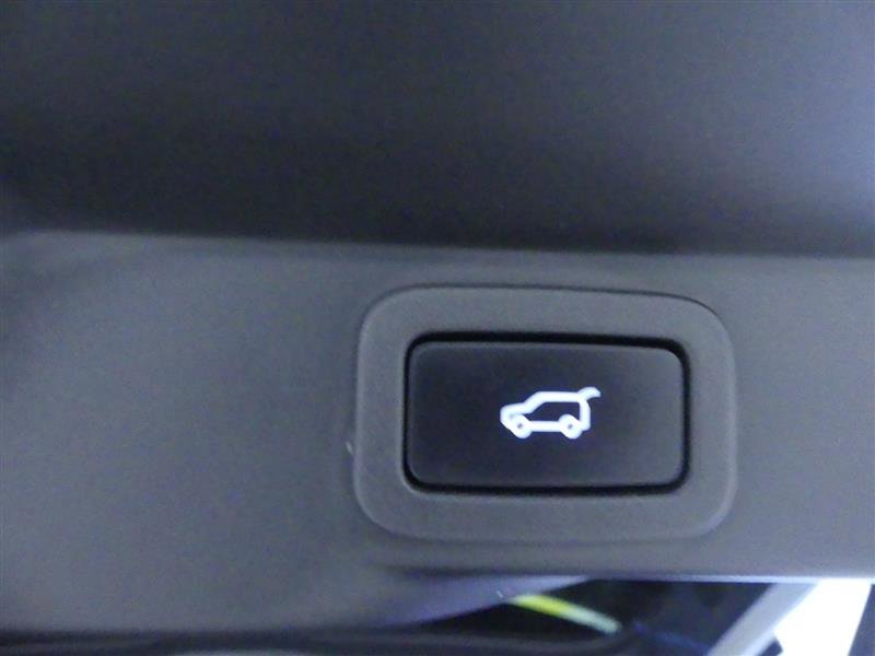 Vehicle image 22 of 32