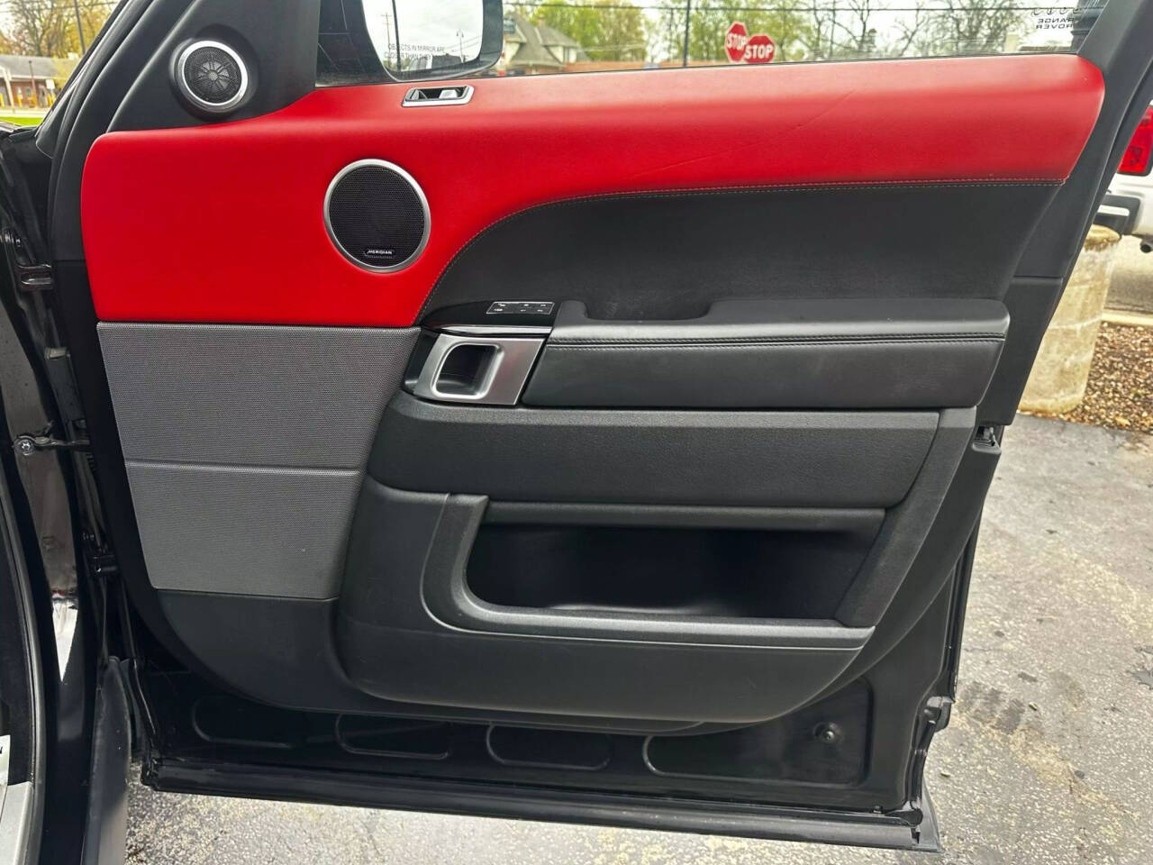 Vehicle image 14 of 17