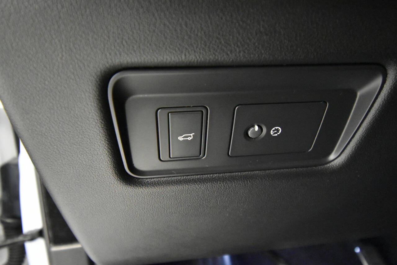 Vehicle image 27 of 54