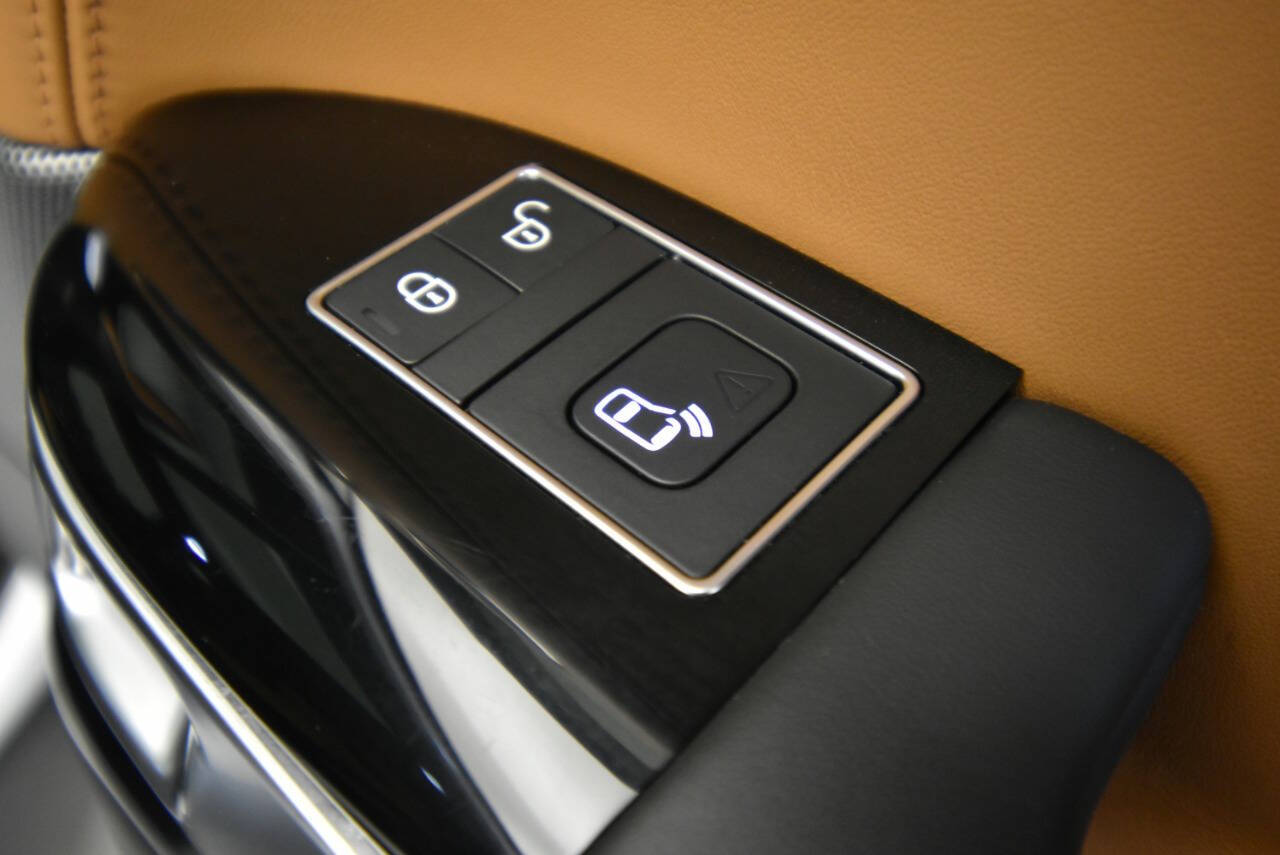 Vehicle image 21 of 54