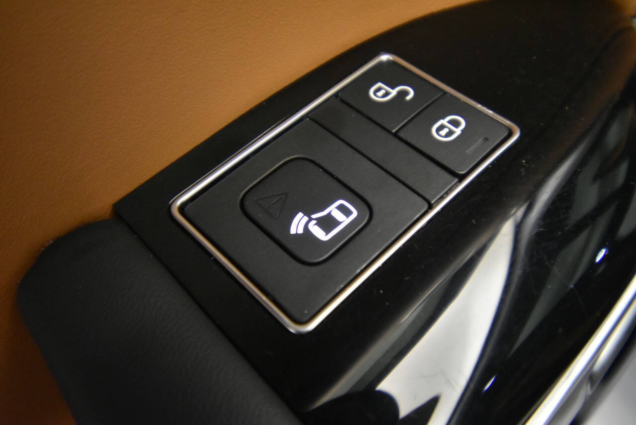 Vehicle image 15 of 54