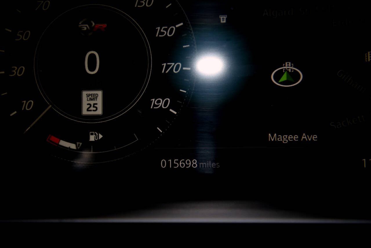 Vehicle image 33 of 54