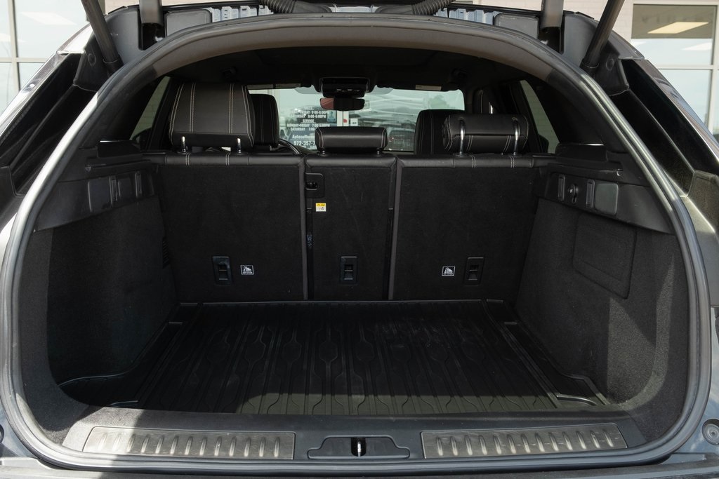 Vehicle image 32 of 47