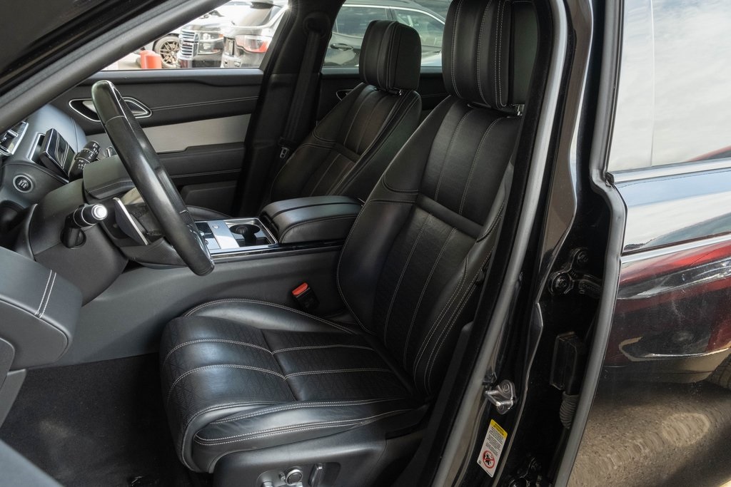Vehicle image 17 of 47
