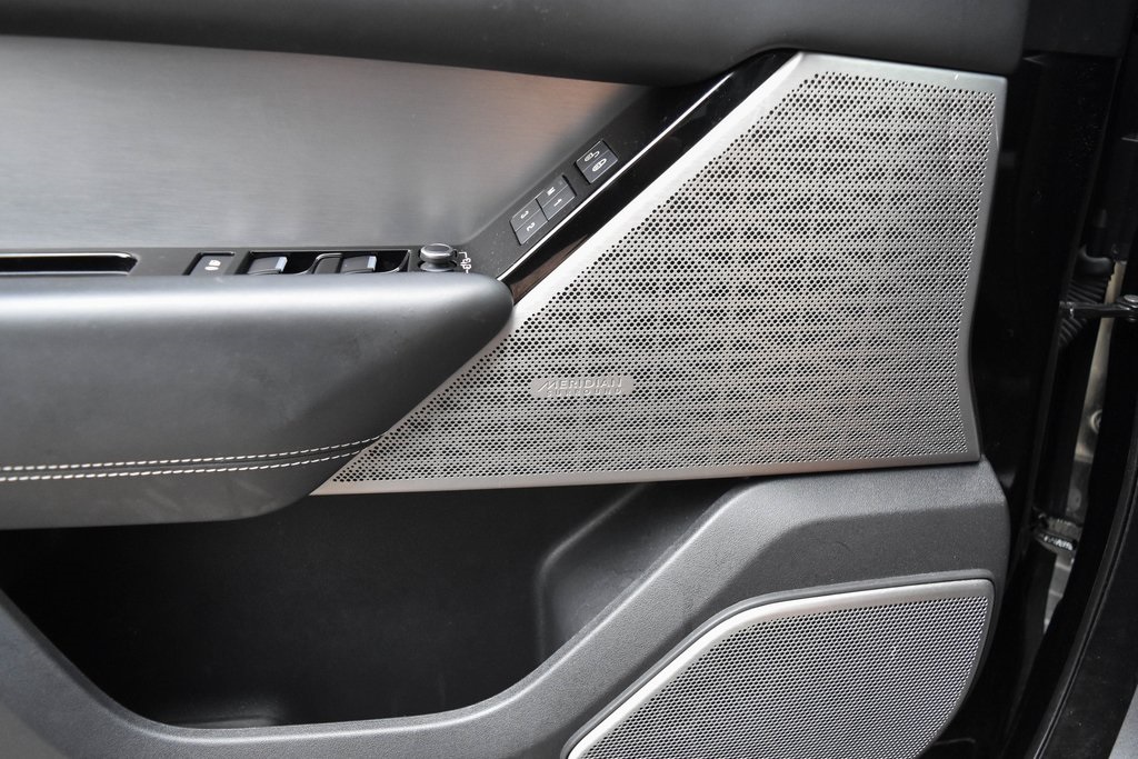 Vehicle image 10 of 47