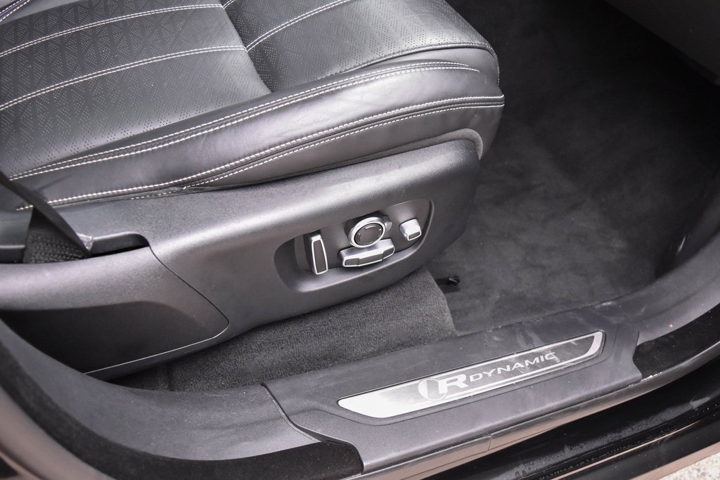 Vehicle image 21 of 47