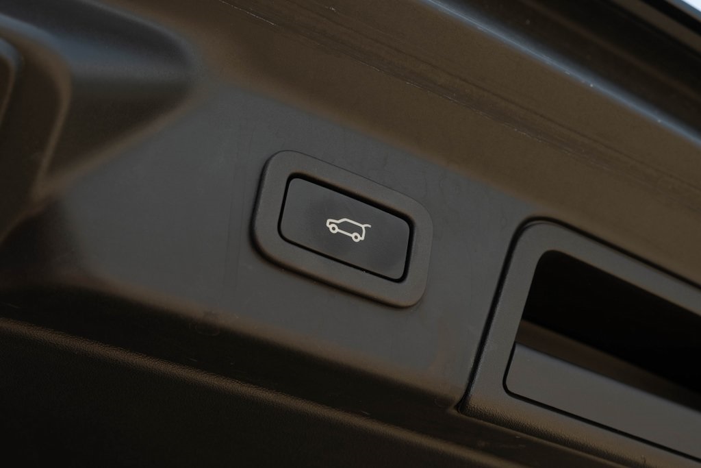 Vehicle image 33 of 47