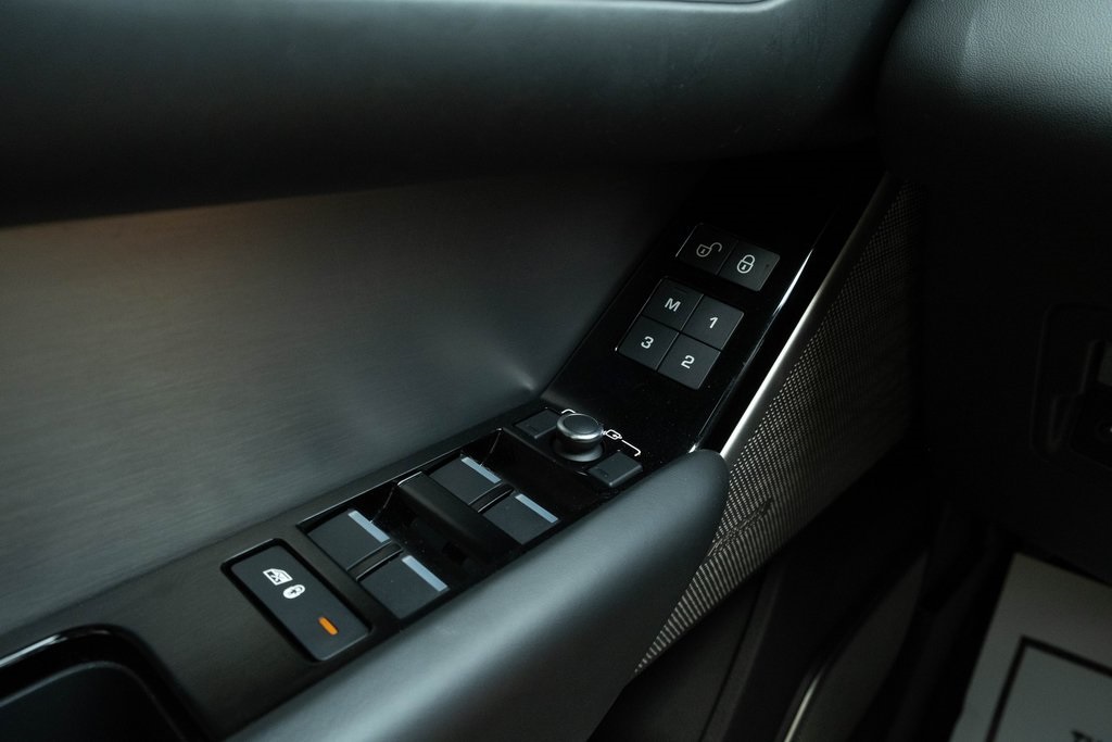 Vehicle image 9 of 47