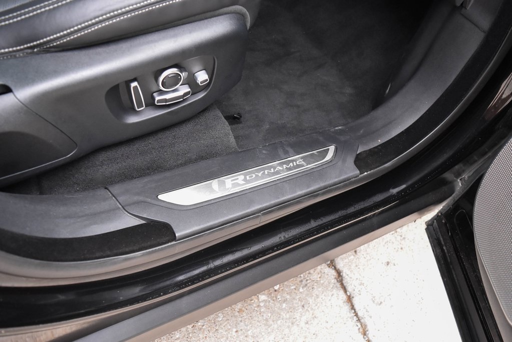 Vehicle image 22 of 47