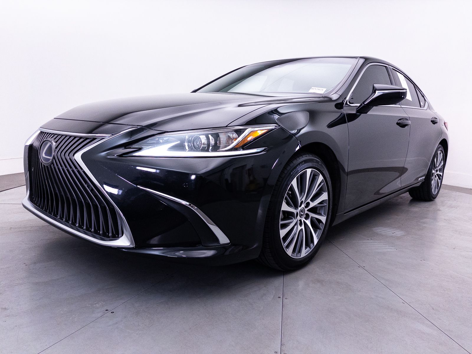 2020 Lexus ES 300h Image 1 of 47