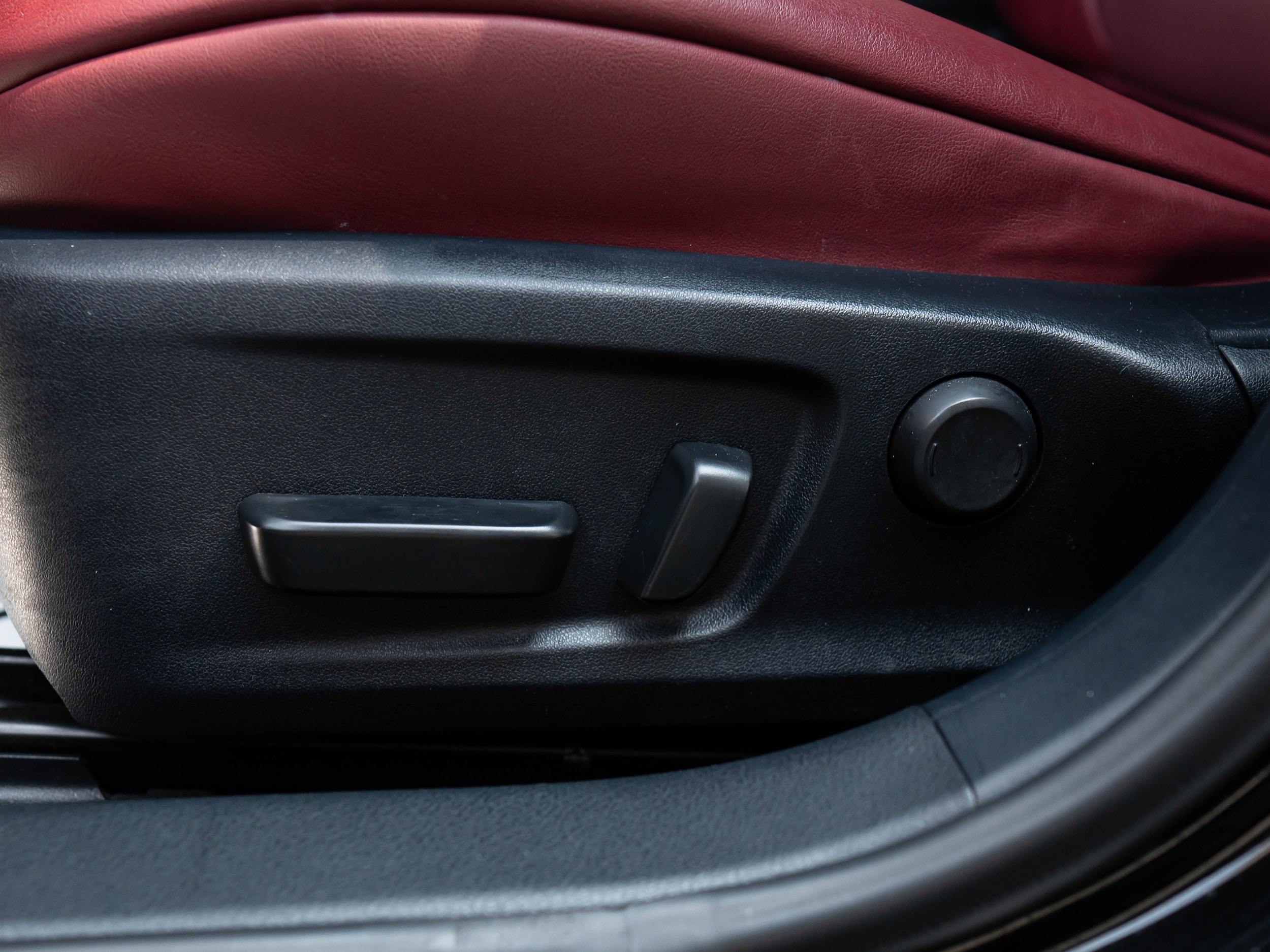 Vehicle image 39 of 52