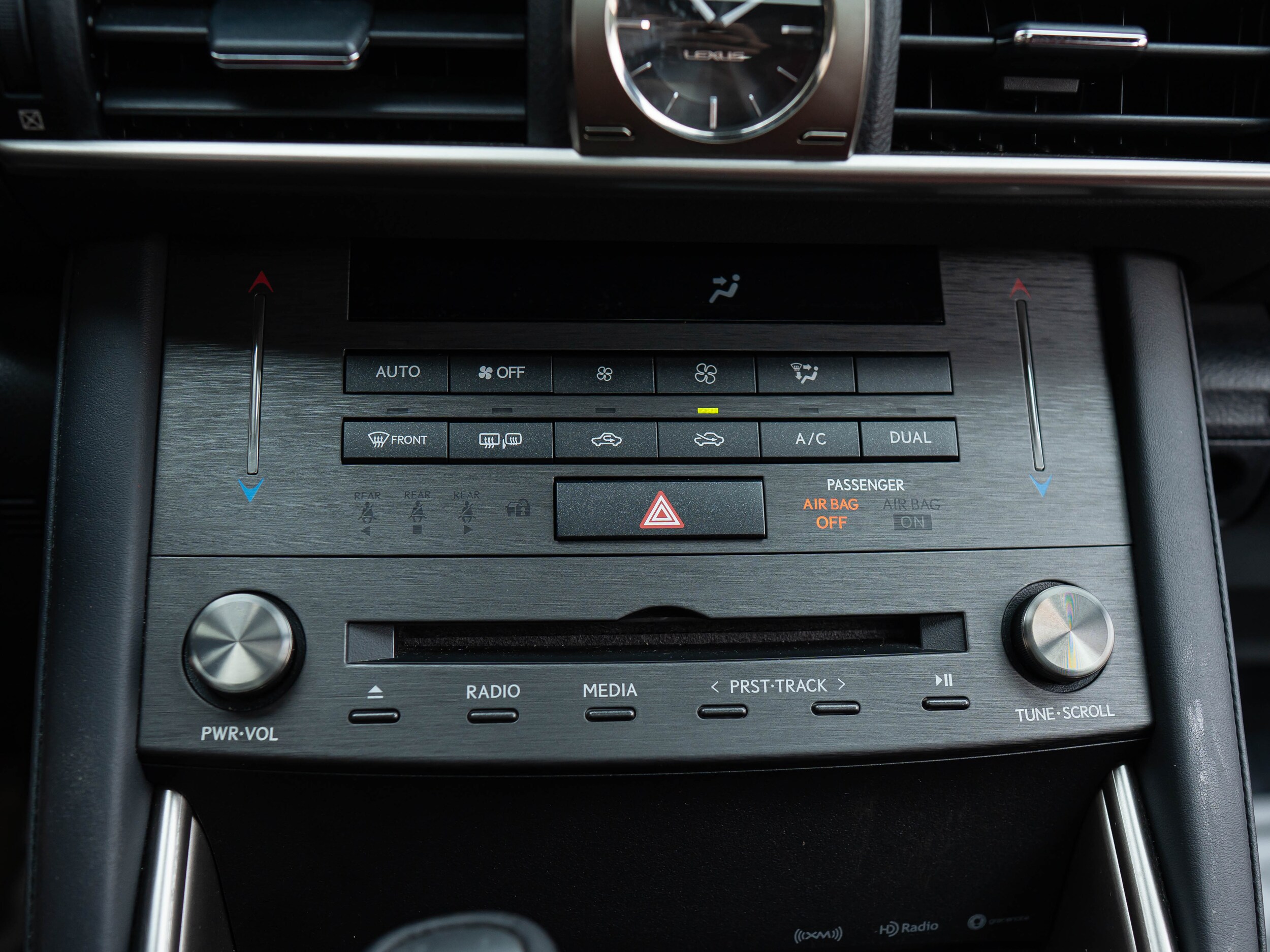 Vehicle image 31 of 52
