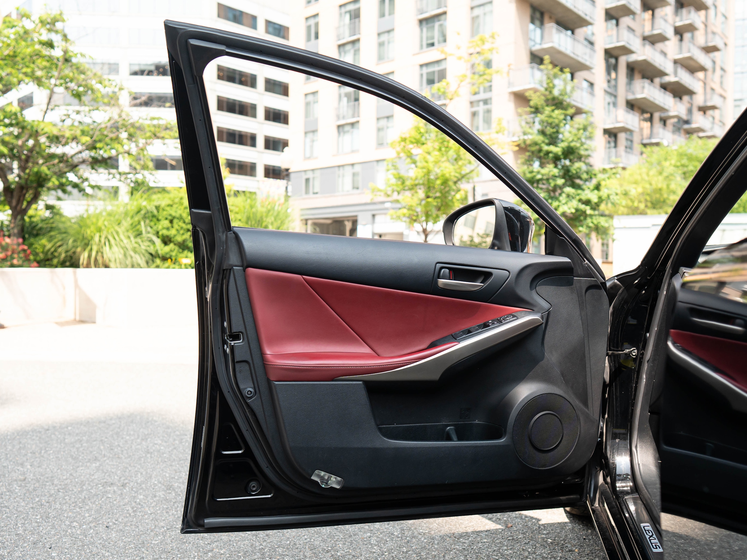 Vehicle image 41 of 52