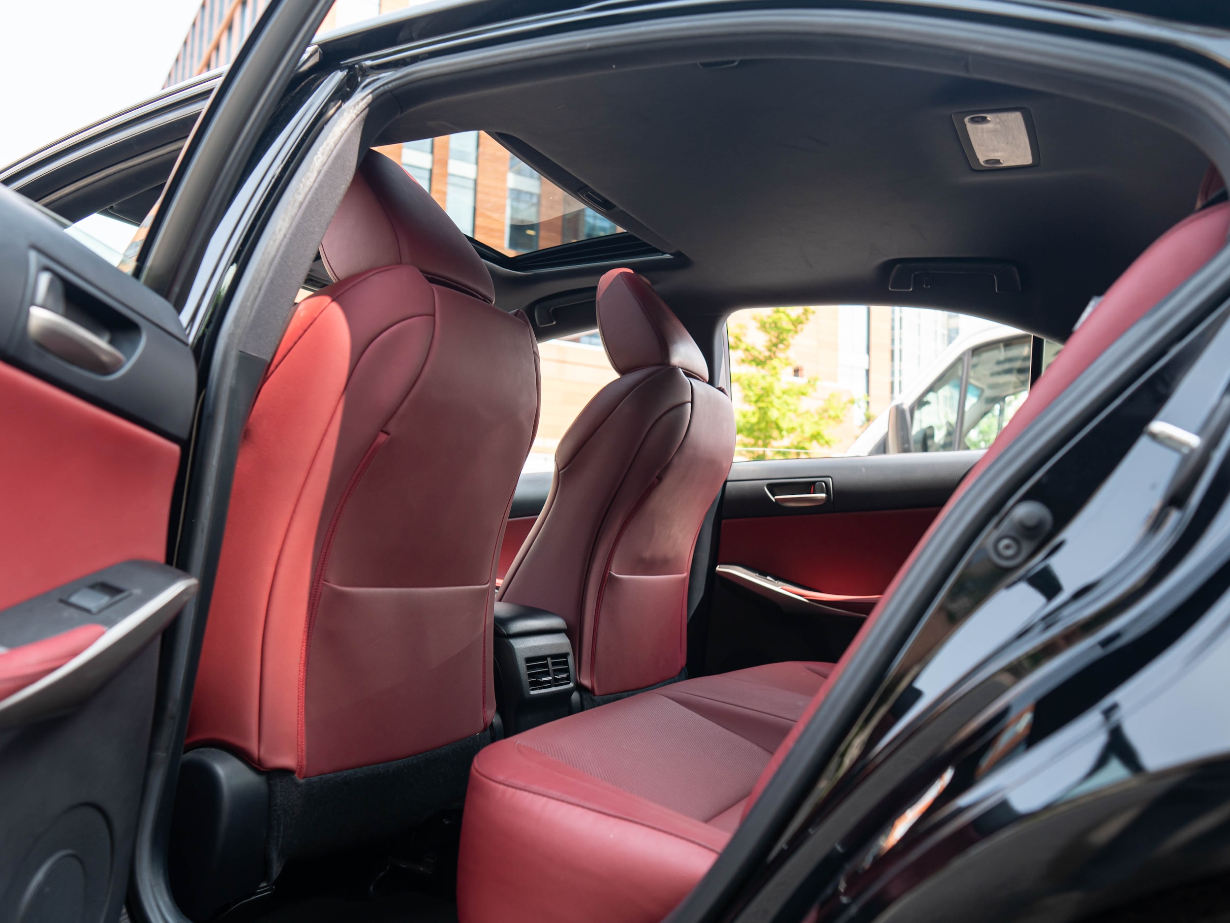 Vehicle image 18 of 52