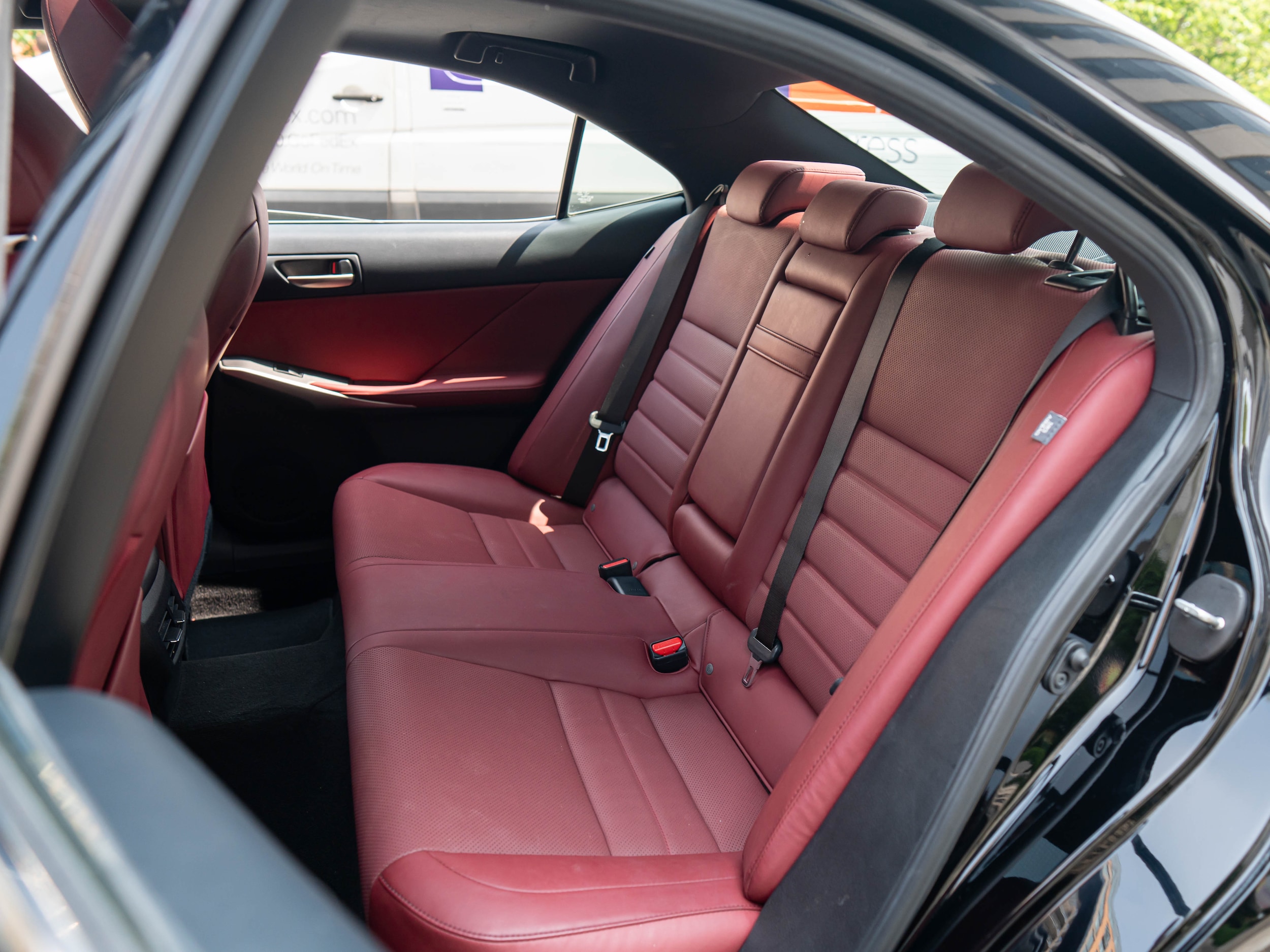 Vehicle image 17 of 52