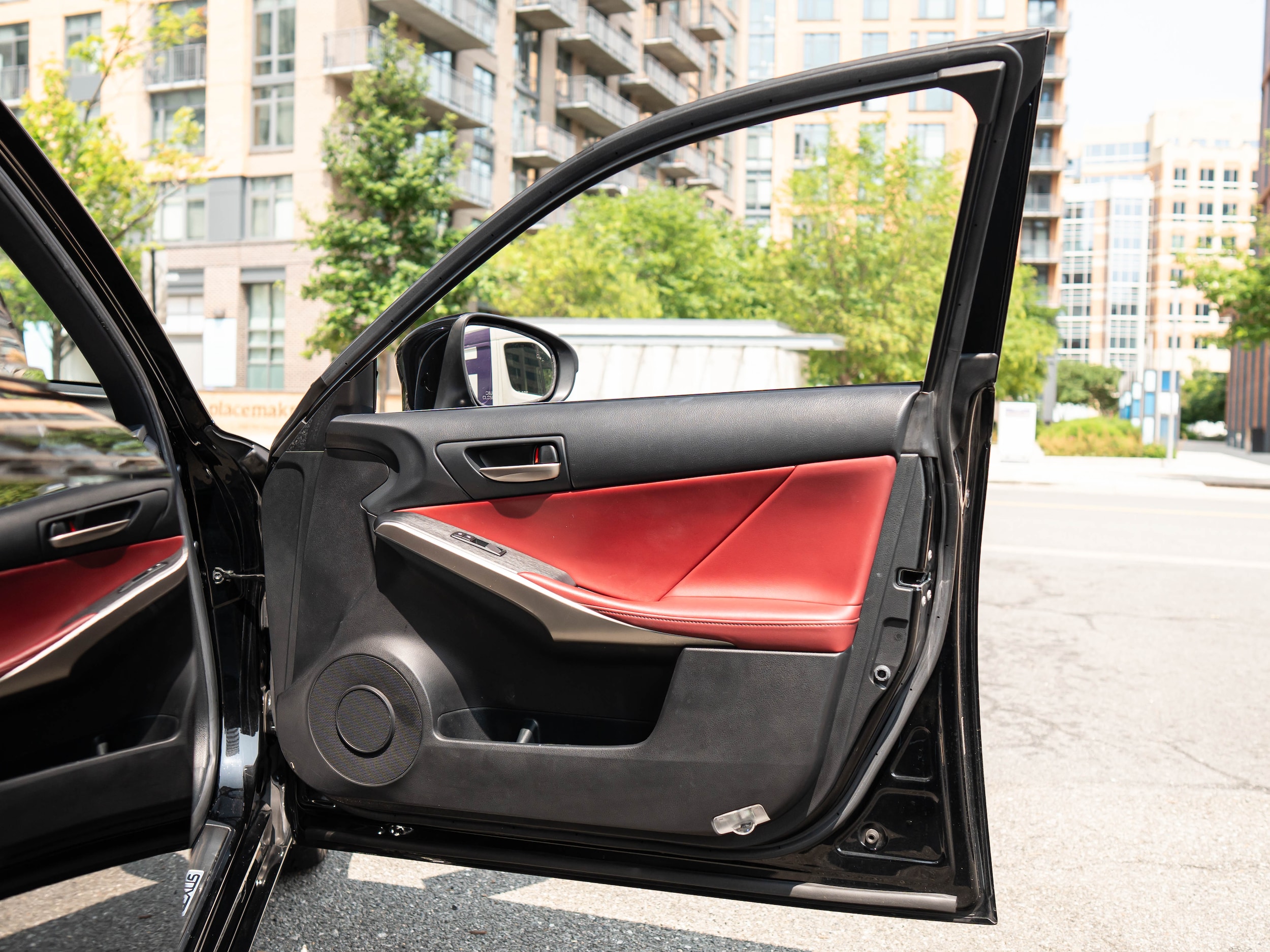 Vehicle image 42 of 52