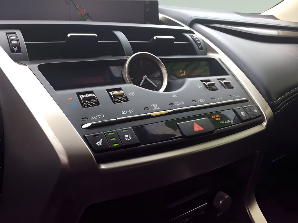 2020 Lexus NX 300h Image 22 of 27