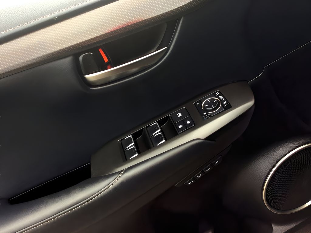 2020 Lexus NX 300h Image 24 of 27