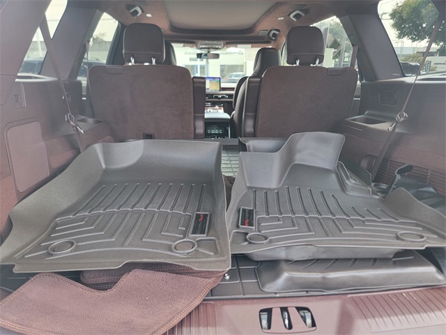 Vehicle image 6 of 28