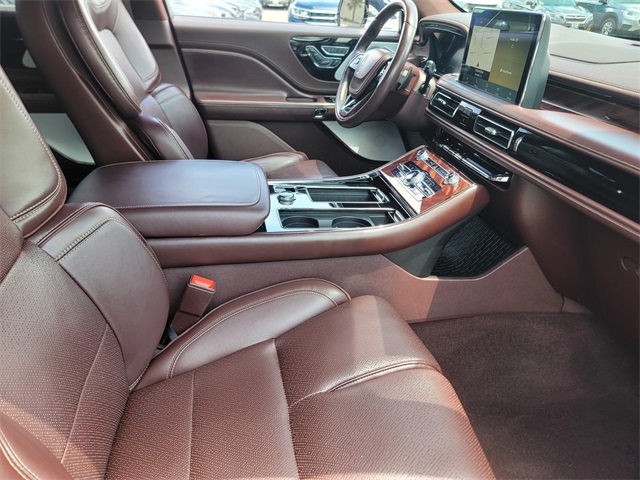 Vehicle image 10 of 28