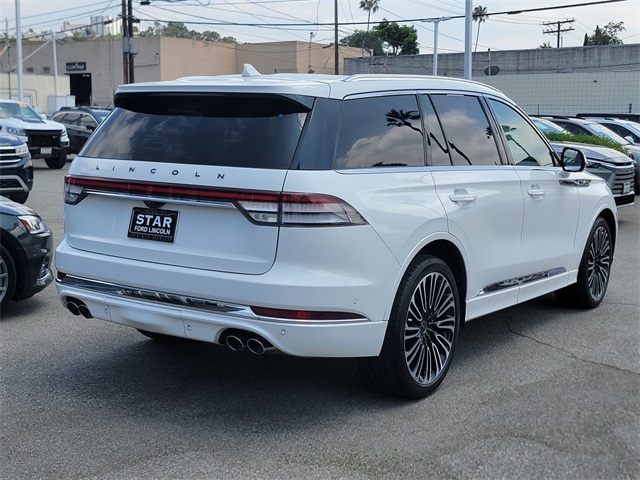 Vehicle image 4 of 28