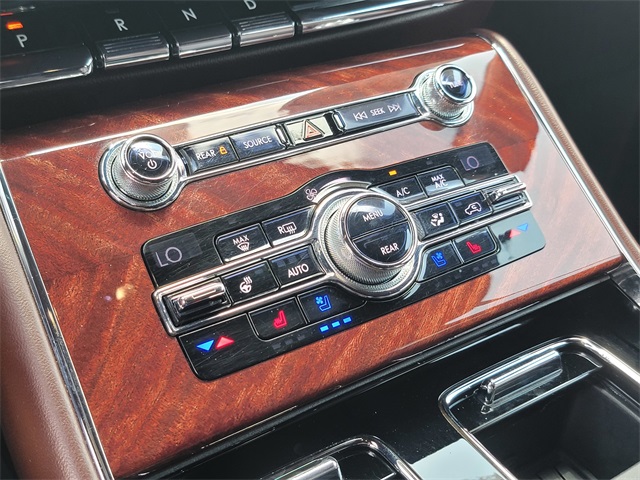 Vehicle image 22 of 28