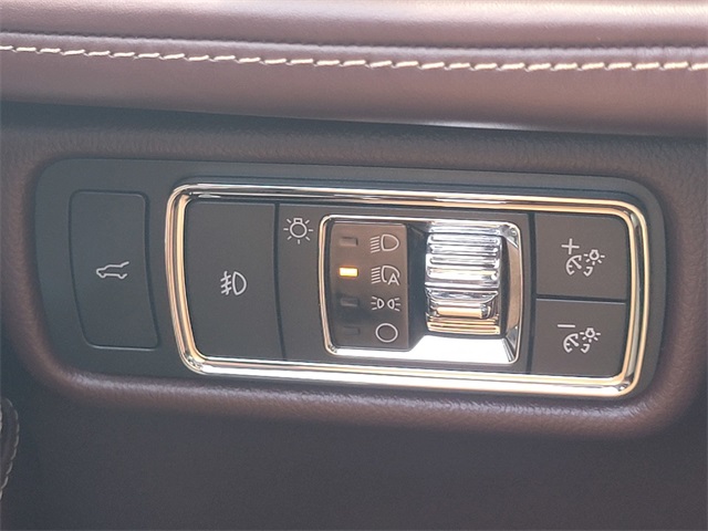 Vehicle image 20 of 28