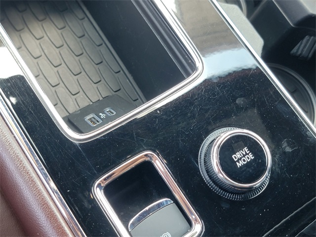 Vehicle image 25 of 28