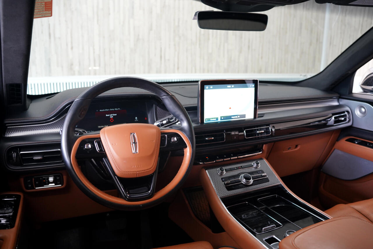 Vehicle image 11 of 40