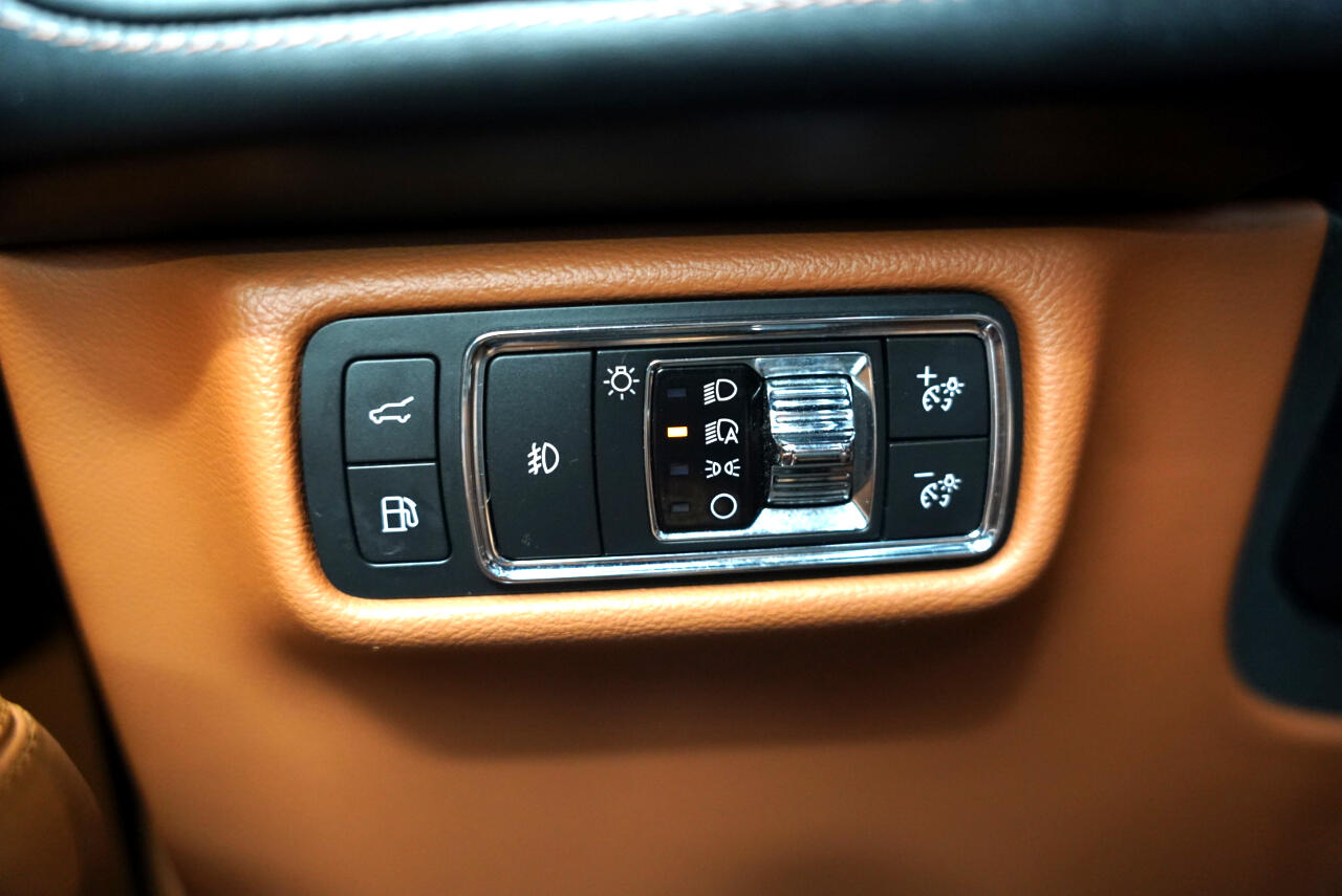 Vehicle image 23 of 40