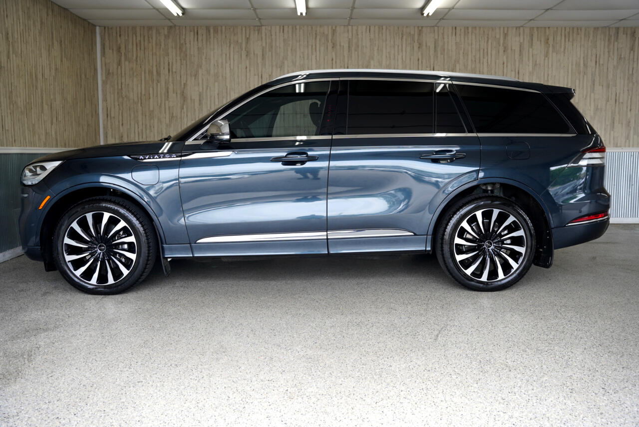 Vehicle image 10 of 40