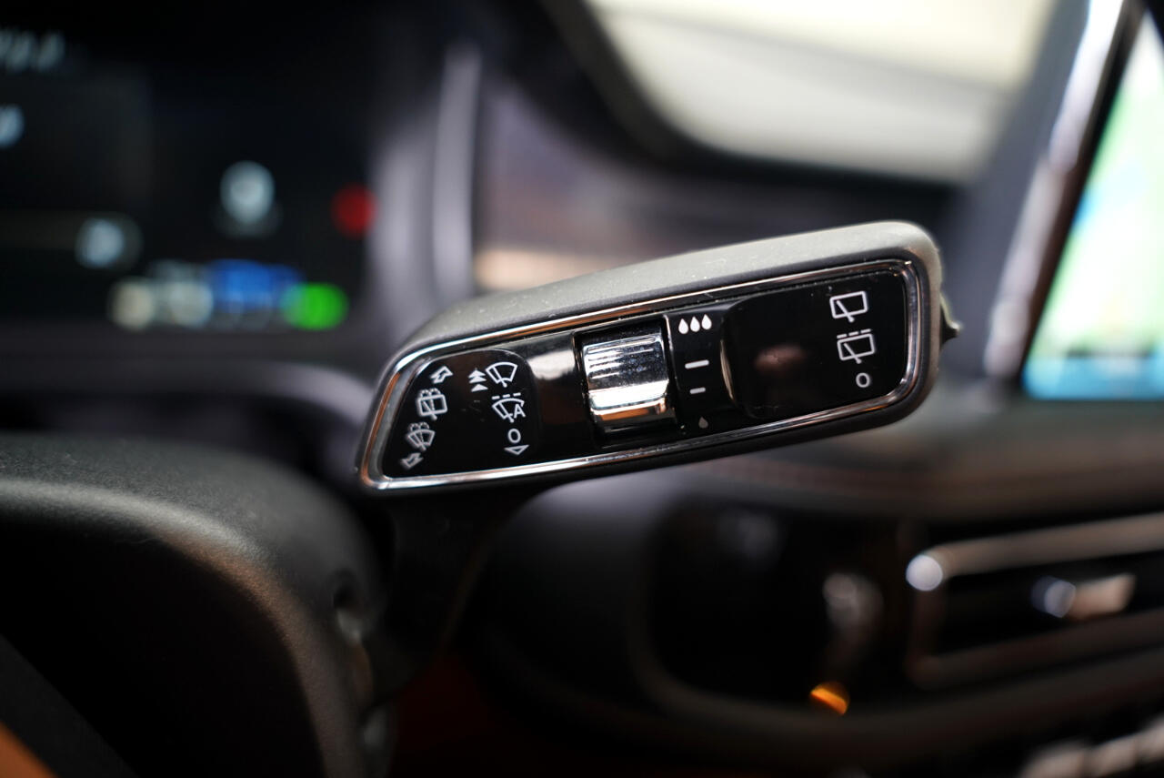 Vehicle image 15 of 40