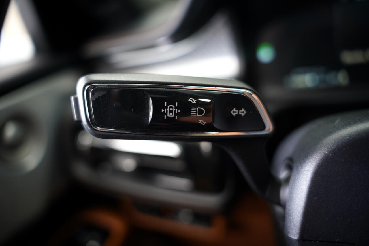 Vehicle image 14 of 40