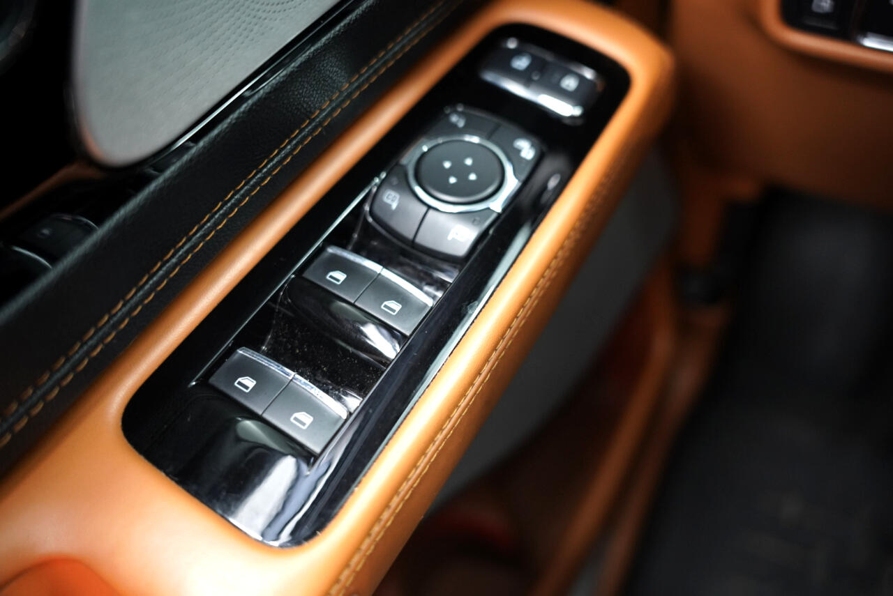 Vehicle image 26 of 40