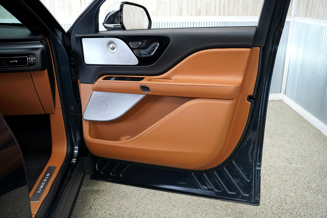 Vehicle image 31 of 40