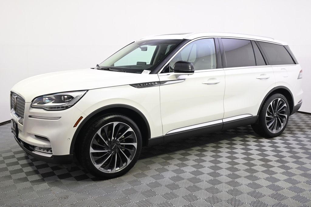 2020 Lincoln Aviator Reserve Image 2 of 34