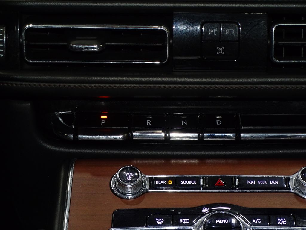 Vehicle image 32 of 36